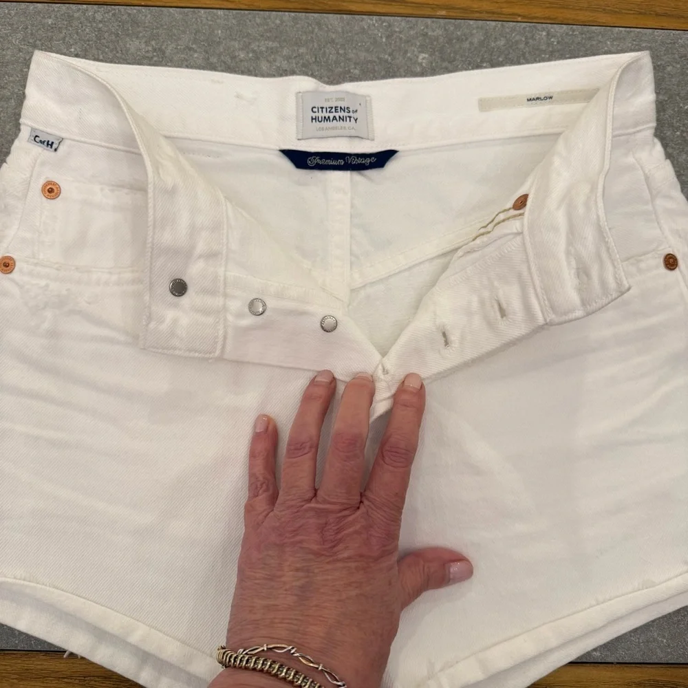 Citizens of Humanity Marlow High Rise White Denim Cutoff Shorts Size 24 NWOT - Picture 4 of 14